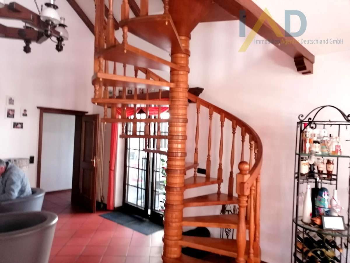 Stilvolles Einfamilienhaus in Schwalbach – Schwalbach – Bild 1 von 9