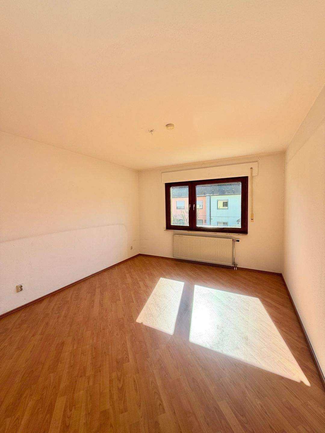 Großzügiges Reihenmittelhaus in begehrter Lage von Nürnberg-Weiherhaus – mit Garten, Terrasse und Garage – Nürnberg – Vorschaubild 8