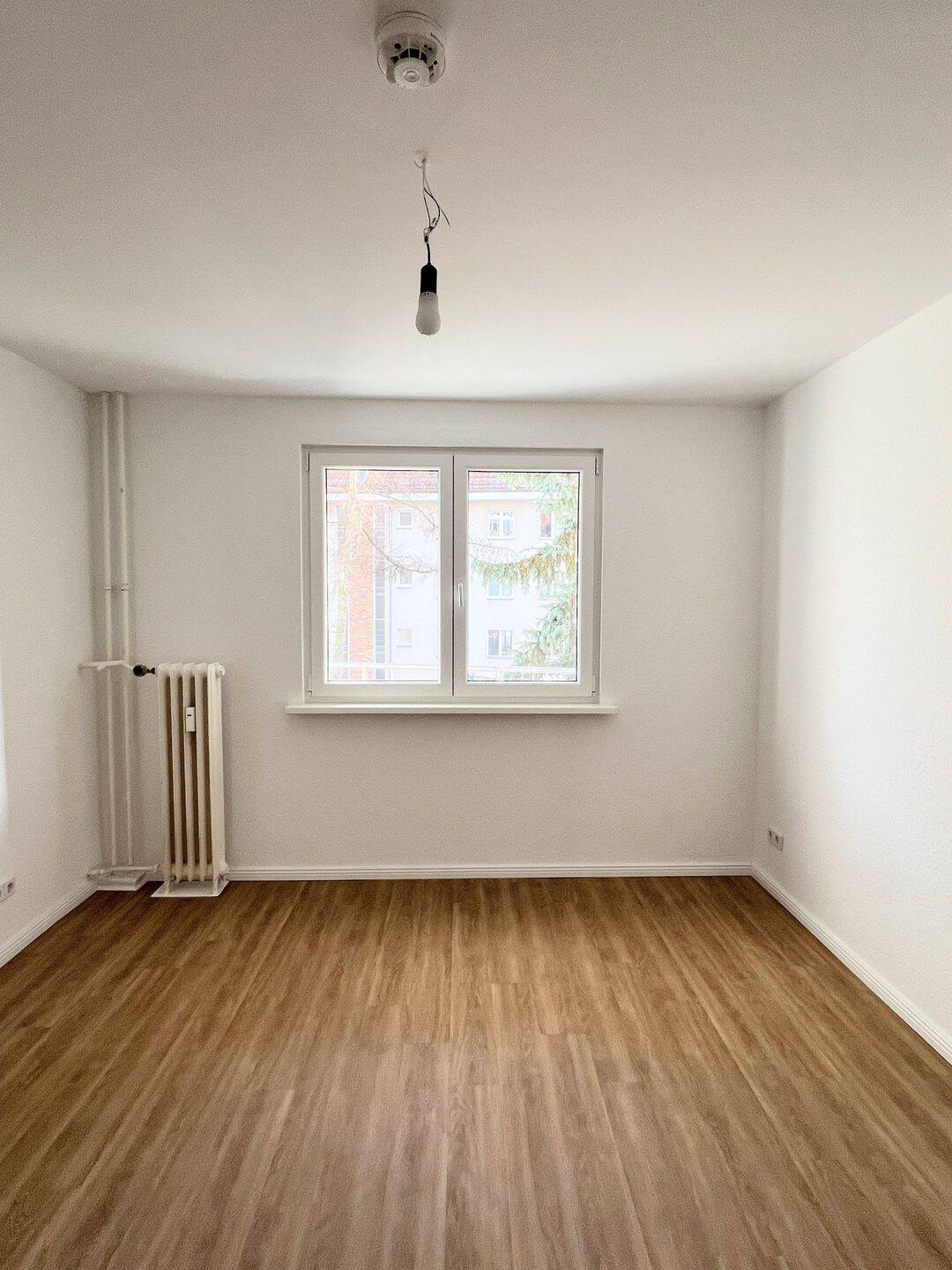Vermietete 2,5-Zi.-Whg. Käufer-Provi-FREI | Süd-Balkon + EBK + 3.OG + neue Fenster & Elektro – Berlin – Vorschaubild 7