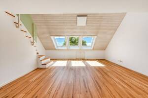 +++ frisch renoviert - DG-Maisonette-Galerie - Fußboden-Heizung - 2 Bäder - Balkon mit Fernblick - inklusive Einbaukü... – 70439 Stuttgart – Vorschaubild 3