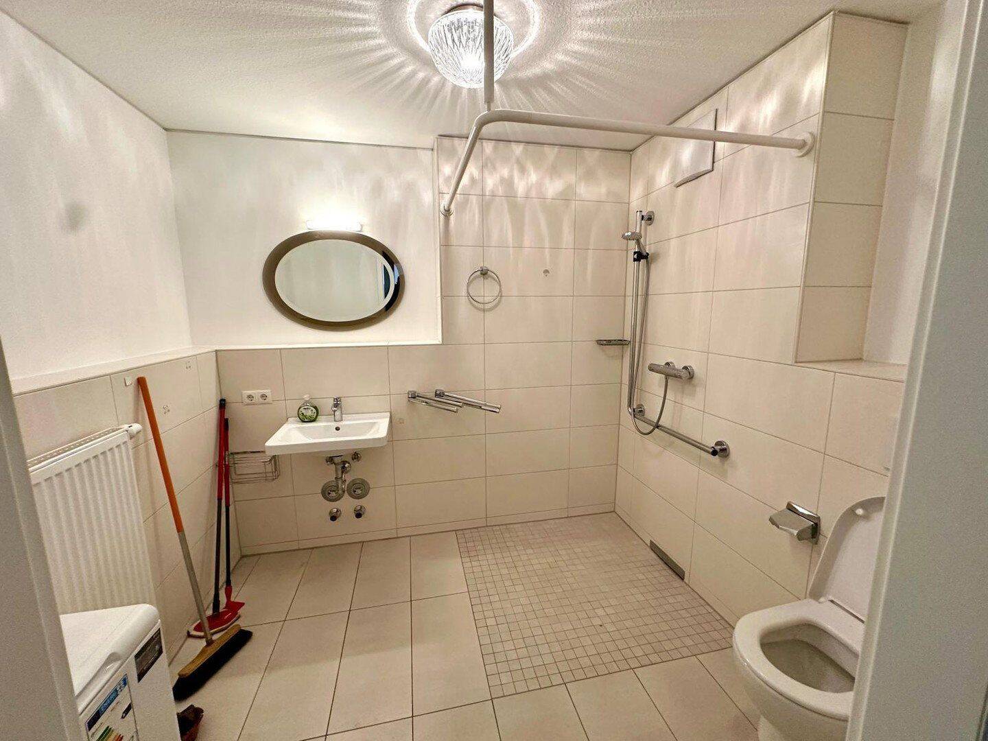 Erstbezug nach Renovierung: Barrierefreie Seniorenwohnung mit Loggia nähe Opernhaus – Nürnberg – Vorschaubild 6