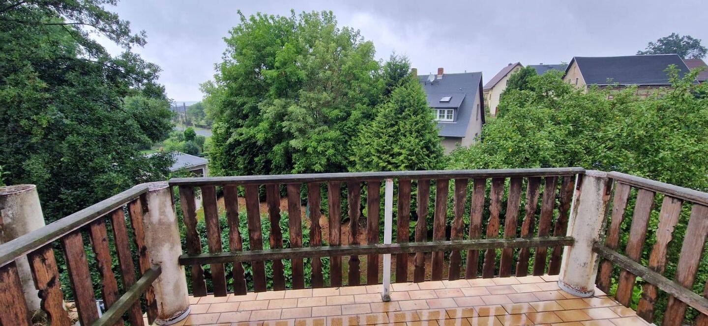 Helle 2-Zimmer-Wohnung mit Balkon und Stellplatz in Reinholdshain