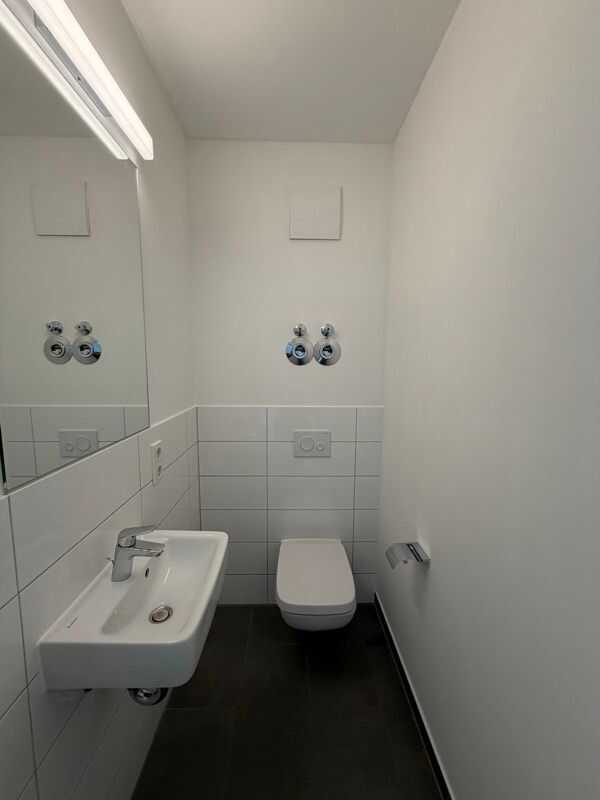 Helle 3-Raum-Wohnung mit Einbauküche und Balkon – Dresden – Vorschaubild 6