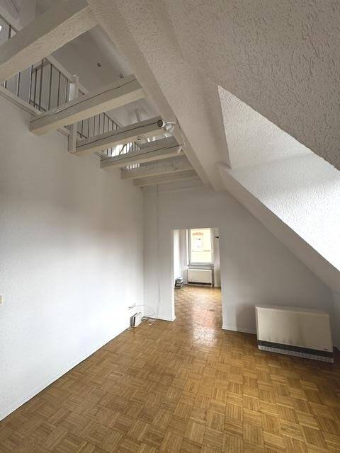 Für Aktive und Individualisten - Charmante Dachgeschosswohnung mit ausgebauter Dachspitze !