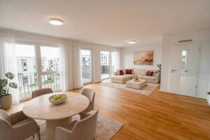 Familienoase mit Balkon zum Innenhof: Helle 3 Zimmer mit zwei Bädern und Abstellraum
