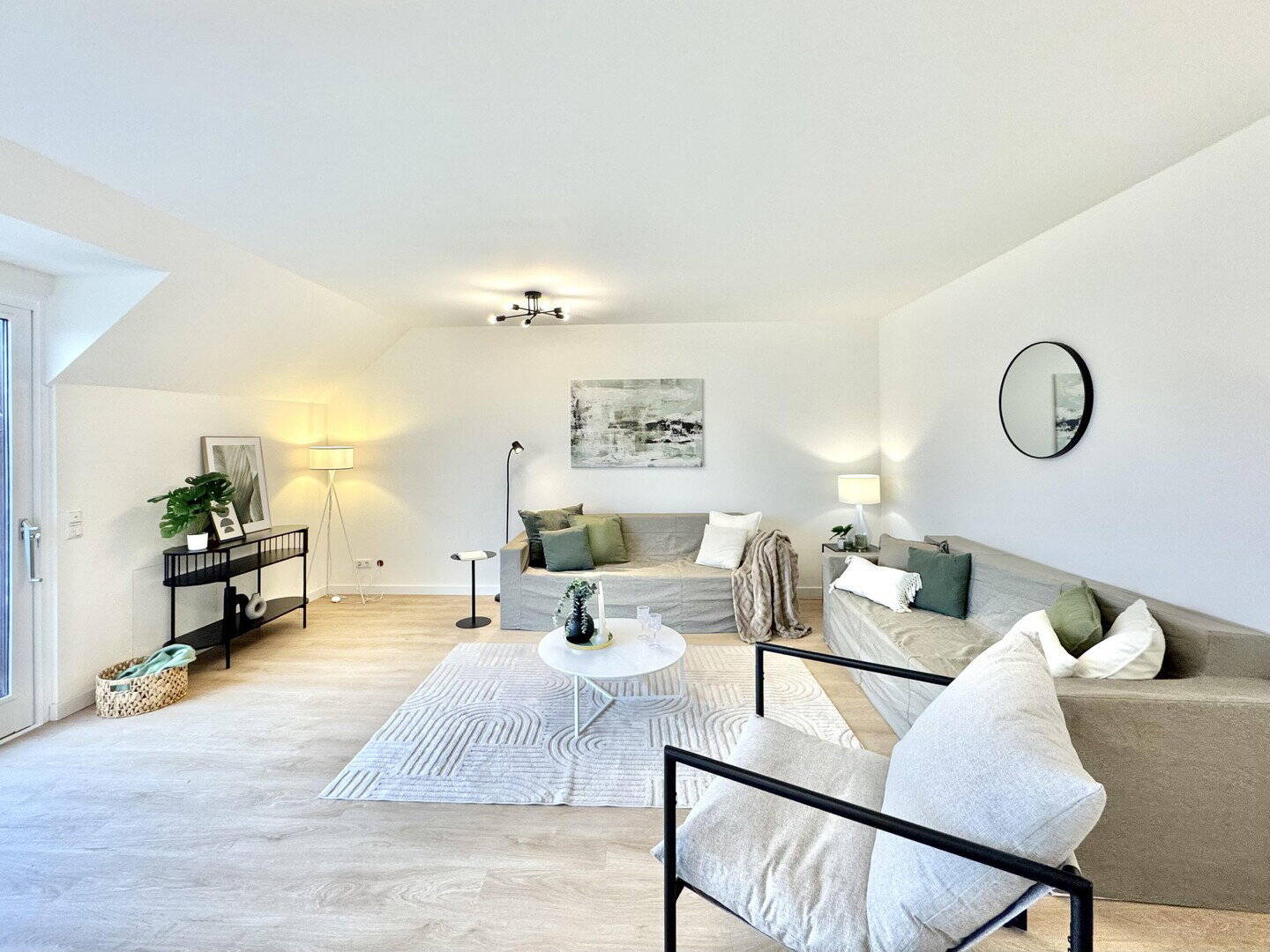 Sofort einziehen: sanierte 4-Zimmer-Maisonette mit zwei Bädern, zwei Balkonen und Stellplatz – Lübeck – Vorschaubild 6