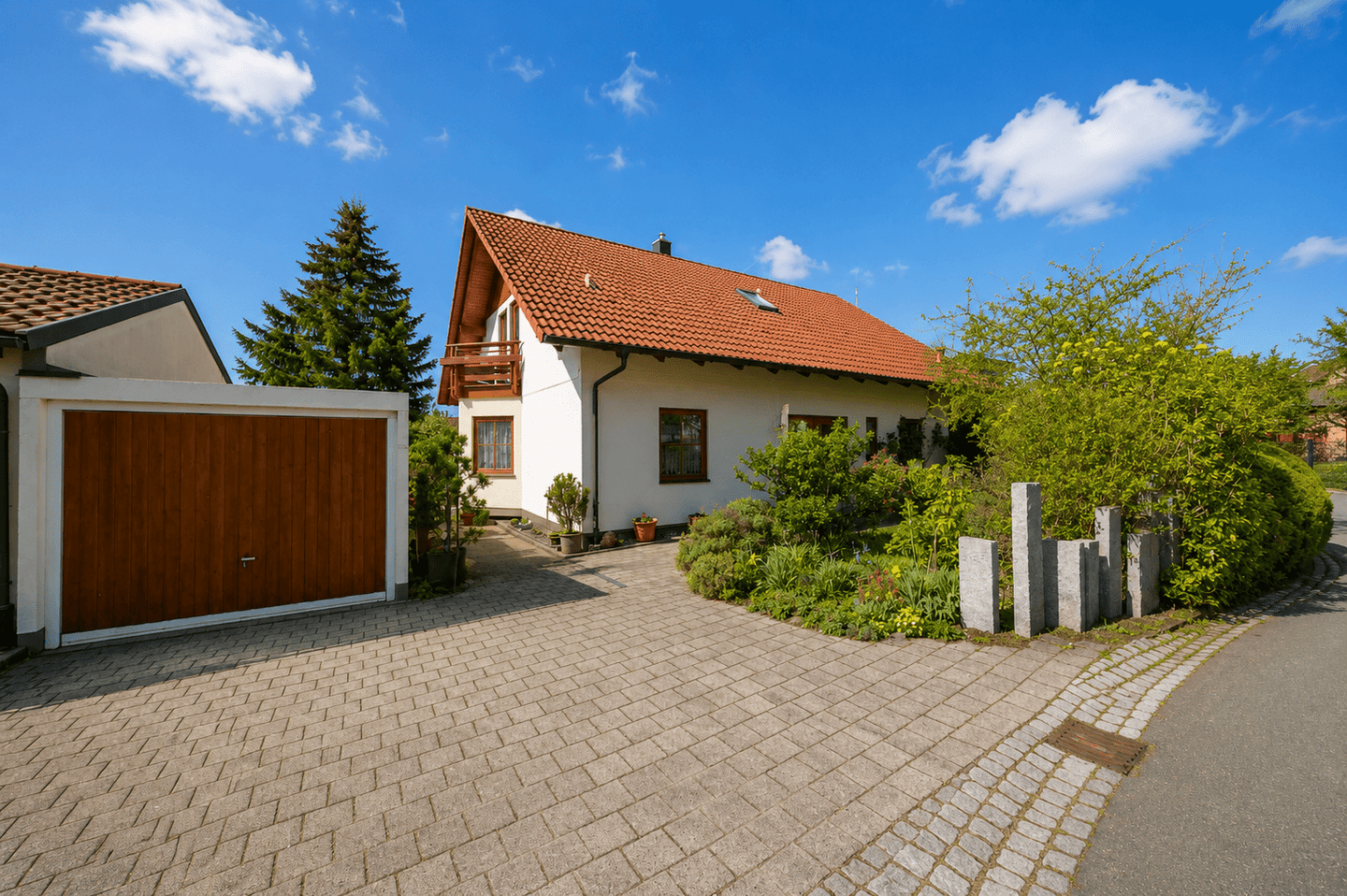 Gepflegtes, attraktives Einfamilienhaus mit traumhaftem Garten in ruhiger Ortsrandlage von Gailingen