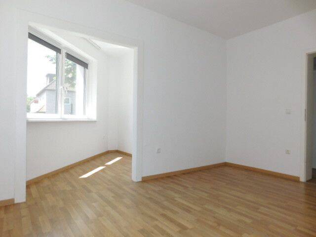 Kleine renovierte 2-Zimmerwohnung im 1. OG mit Laminat - bezugsfertig – Krefeld – Vorschaubild 3