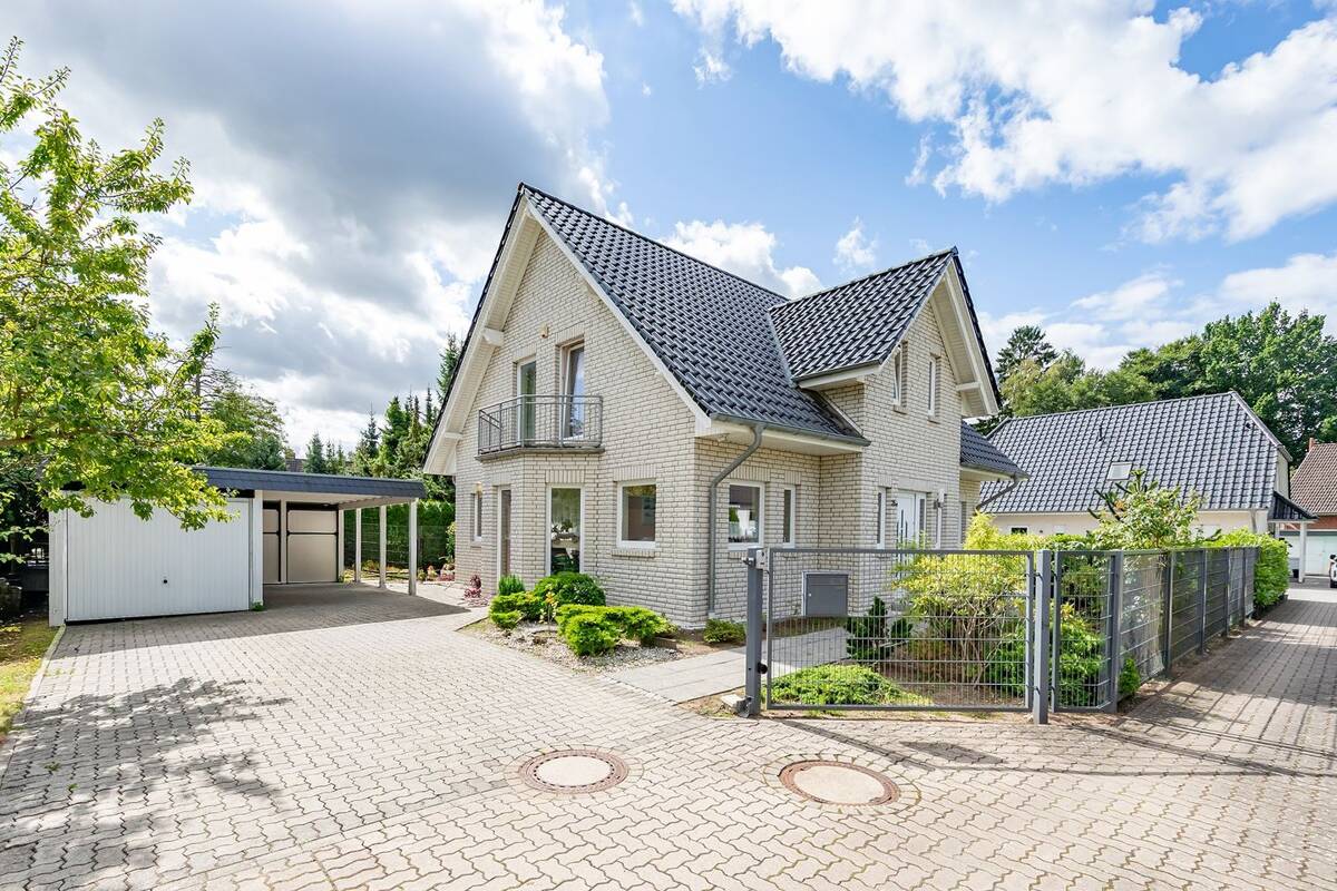Sasel: Einfamilienhaus mit 5 Zimmern, Garten & Carport – 22393 Hamburg – Bild 1 von 7