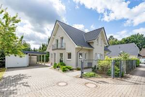 Sasel: Einfamilienhaus mit 5 Zimmern, Garten & Carport