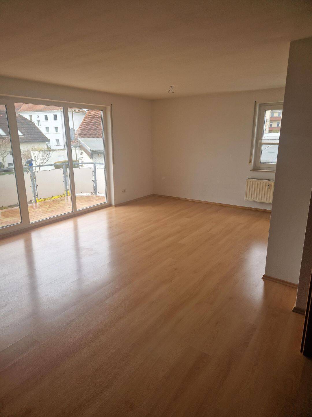 schöne Wohnung im Grünen mit Balkon und EBK