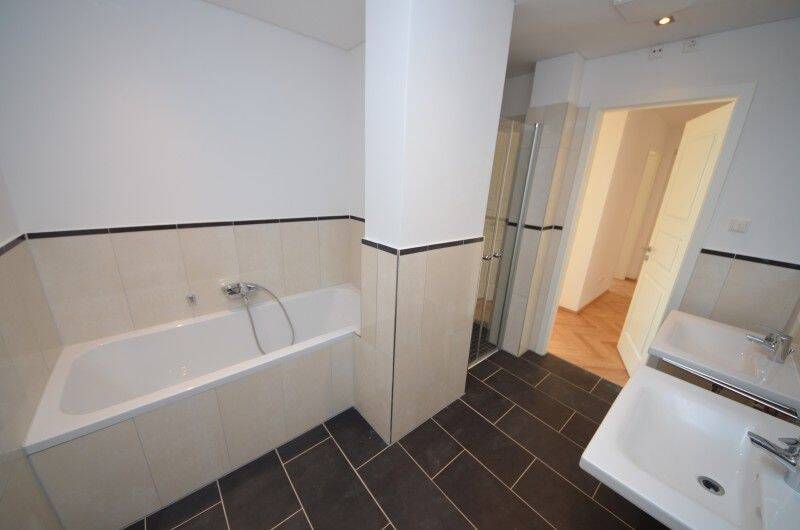 Moderne 4-Zimmerwohnung im Lutherviertel mit Balkon, Fußbodenheizung und Parkettboden! – Chemnitz – Vorschaubild 8