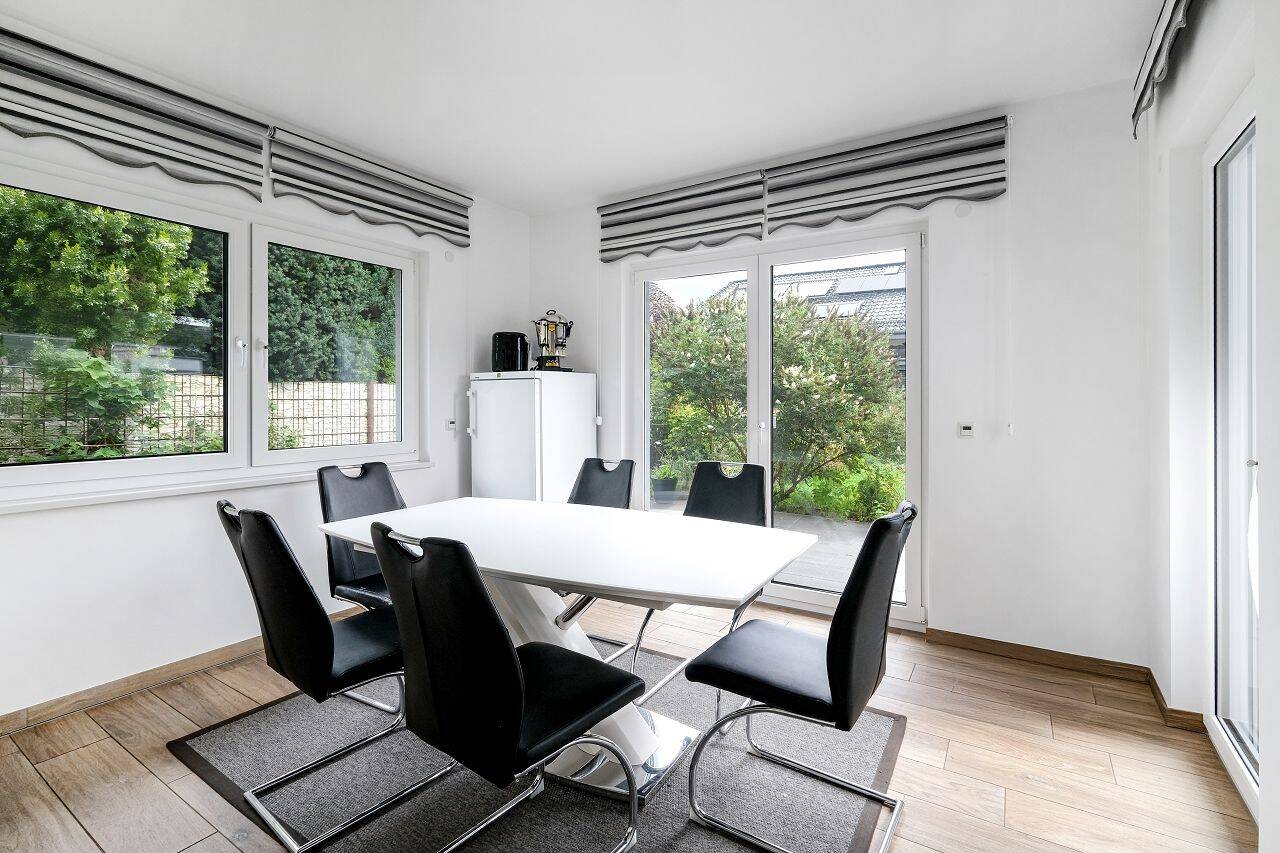 Ruhiges Familienparadies: Energieeffiziente Stadtvilla mit Garten und Carport – Berlin – Vorschaubild 9