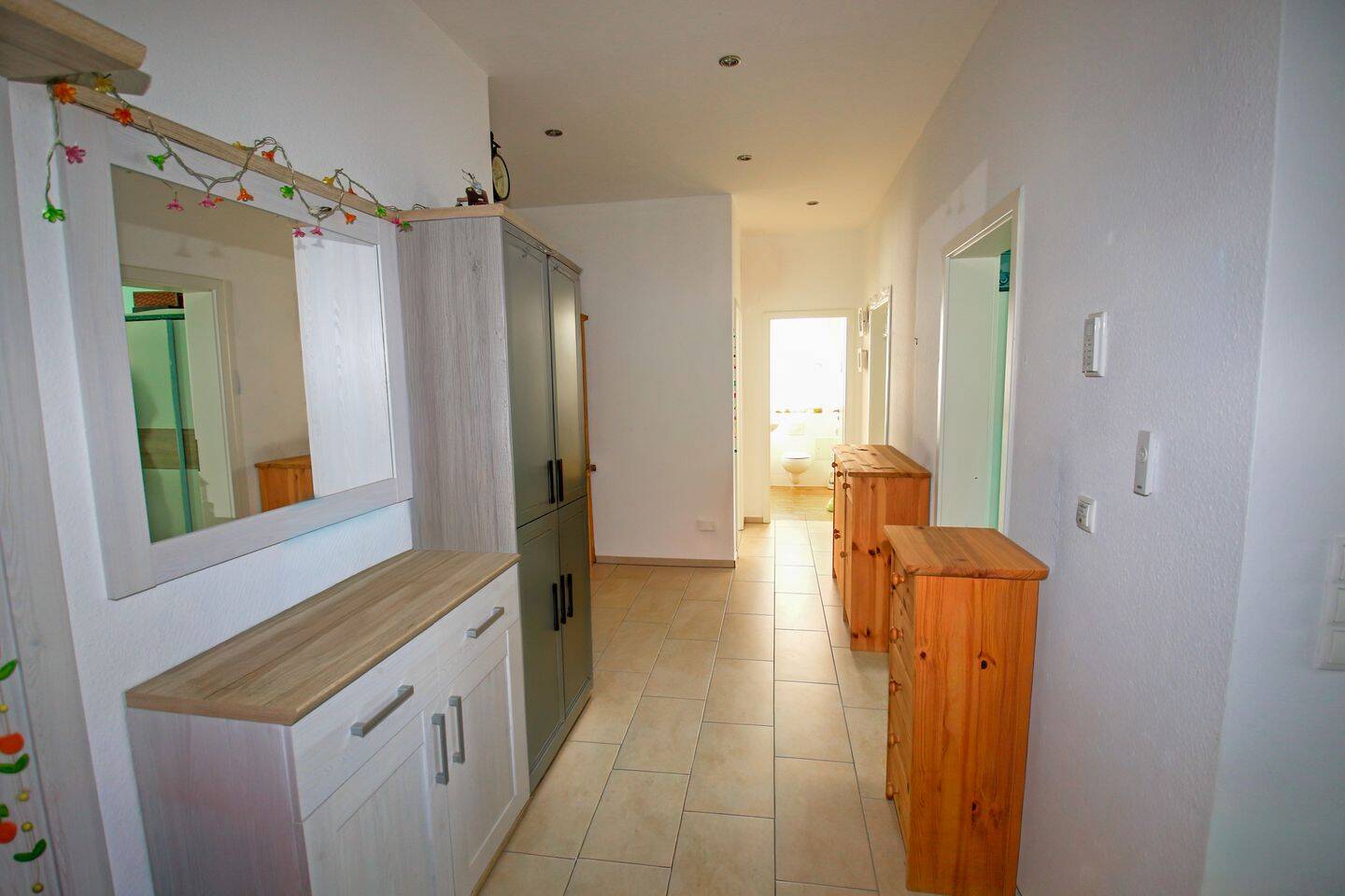 Großzügige Maisonette-Wohnung mit 136 m² Wohnfläche, Sonnenterrasse, 2 Stellplätzen und familienfreundlicher Raumaufteilung – Schifferstadt – Vorschaubild 5