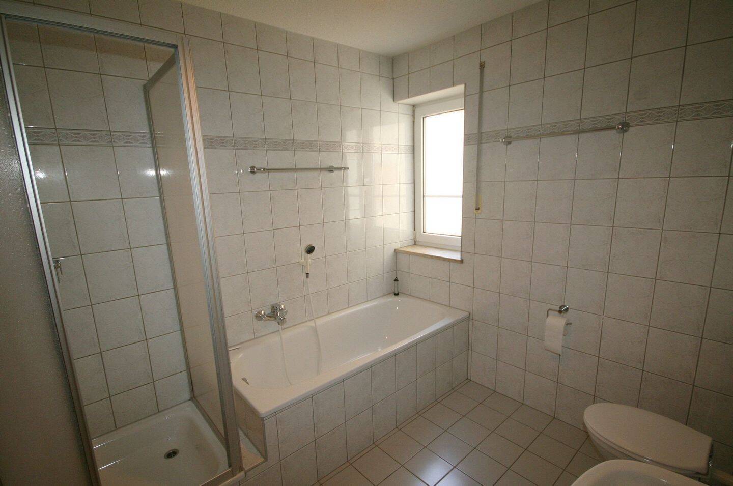 IN zwischen Zentrum und Audi: Sofort bezugsfrei! 2 ZKB mit Balkon! Einbauküche und TG-Stellplatz bereits im Kaufpreis enthalten! – Ingolstadt – Vorschaubild 4