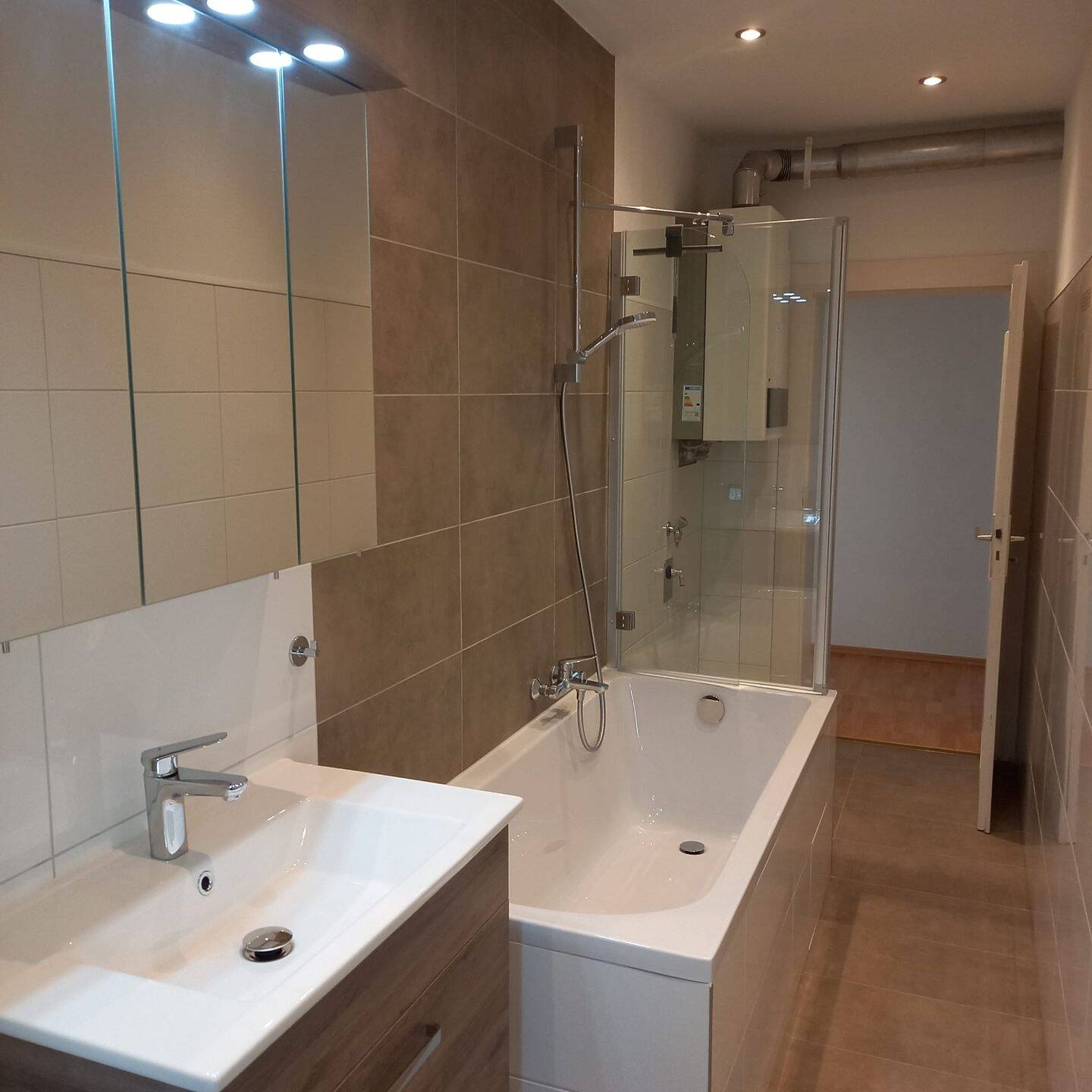 Schöne 2-Zimmer-Wohnung in attraktiver Lage und einem ruhigen 4 Parteienhaus – ideal für Paare oder kleine Haushalte – Nürnberg – Vorschaubild 4