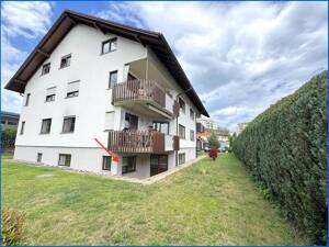 Geräumige und gemütliche 2,5 Zi.-Wohnung im Gartengeschoss mit Terrasse und PKW-Stellplatz!
