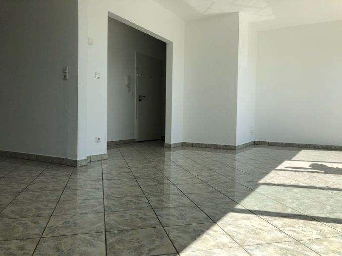 Top moderne und gut geschnittene DG Wohnung in gesuchter Lage direkt am Schmölderpark gelegen. Große Terrasse! – Mönchengladbach – Vorschaubild 3