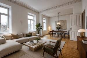 DREAMHOUSE Immobilien: Einzigartige Altbauwohnung für Anspruchsvolle Singles oder Paare