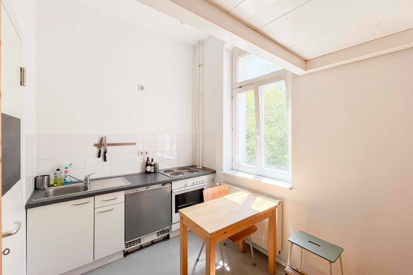 Bezugsfreie Altbauwohnung mit Balkon, Aufzug und Blick ins Grüne in Pankow – Berlin – Vorschaubild 4