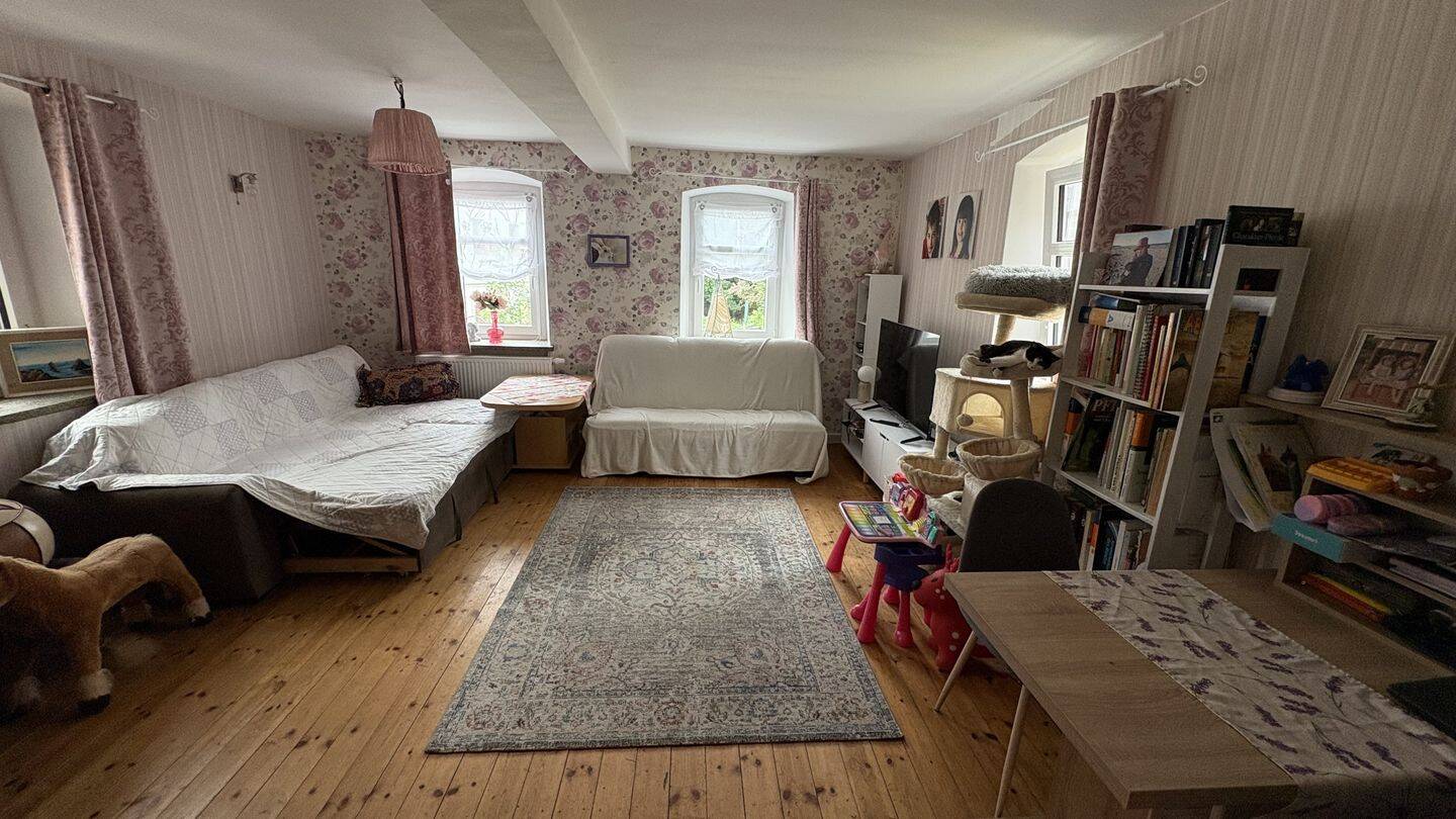 Ländlicher Charme trifft modernen Wohnkomfort - Bauernhaus mit großem Grundstück und Stallungen