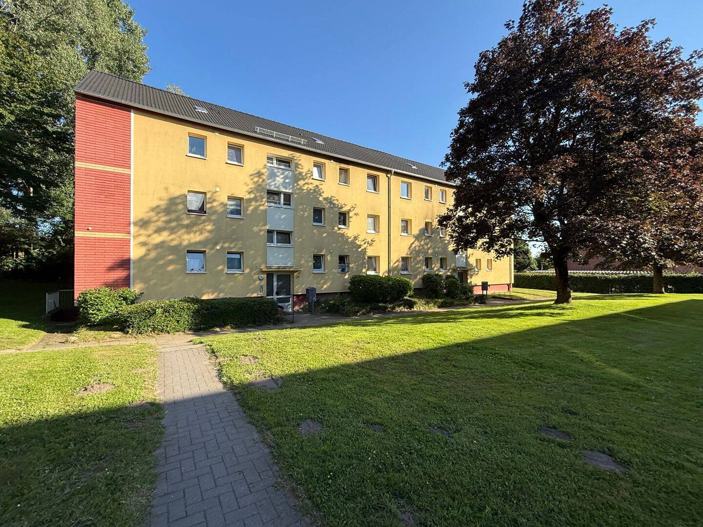 Einziehen und Wohlfühlen – Helle 3-Zimmer-Wohnung mit Einbauküche und Balkon