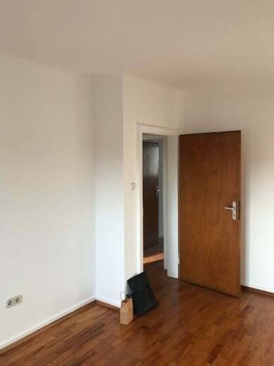 Hell, großzügig und mit Fernblick! 4-Zimmer-Wohnung mit Küche, Bad und Loggia in unmittelbarer Nähe zum Cottbusser Platz – Saarbrücken – Vorschaubild 6