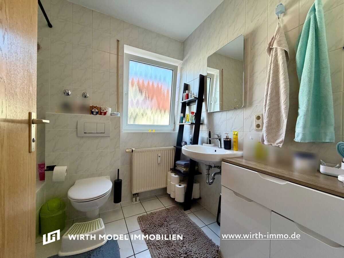 Schöne-Drei-Zimmer-Wohnung mit Balkon und Stellplatz in Bergrheinfeld – Bergrheinfeld – Vorschaubild 8