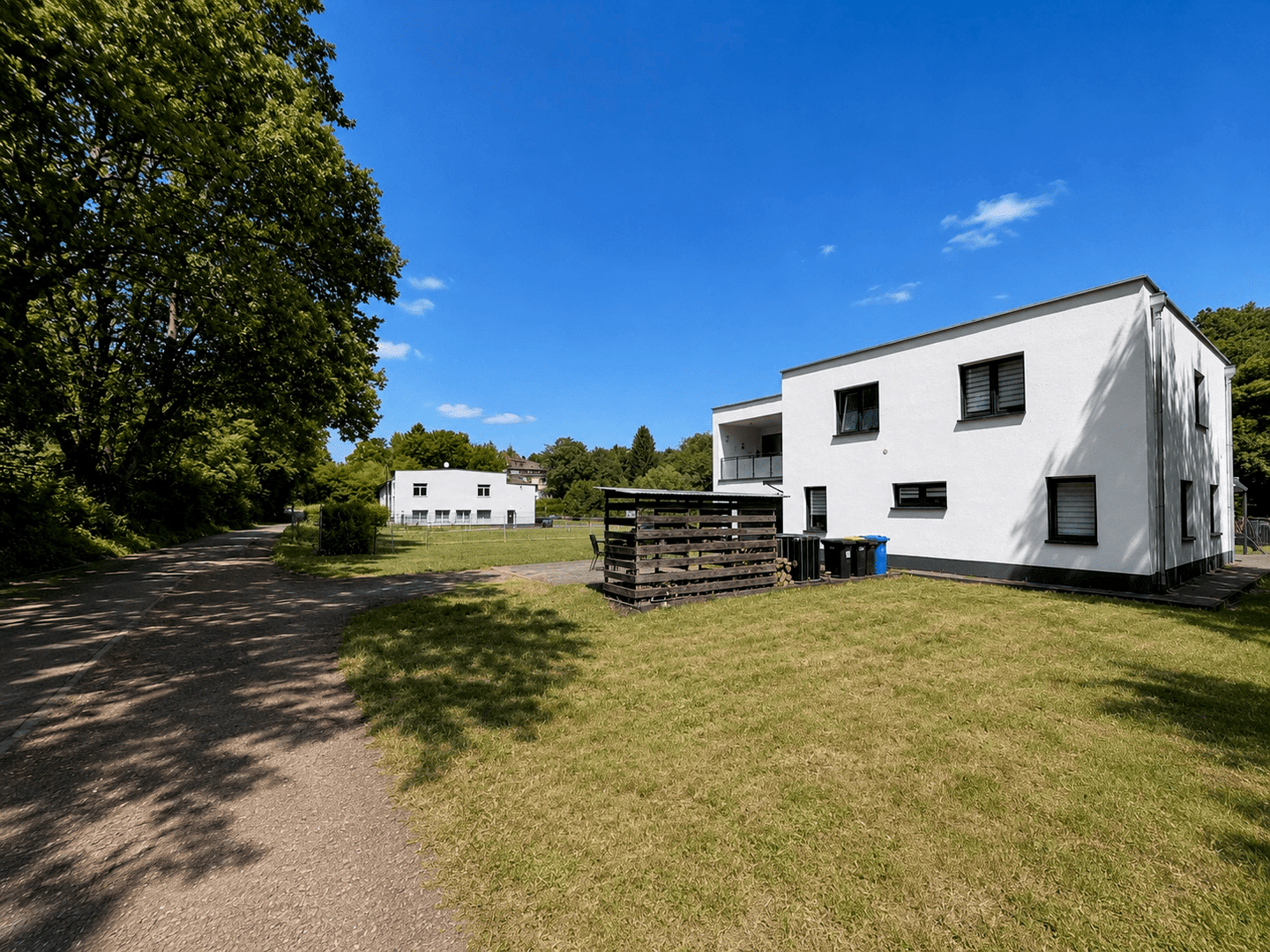 Moderne Stadtvilla in ruhiger Alleinlage - 2.500 m² Grundstück am Waldrand – Altenkirchen (Westerwald) – Vorschaubild 3