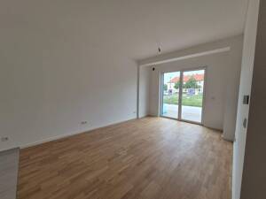 Schicke 2-Zimmerwhg. mit Parkett, Balkon, Einbauküche u. Fußbodenheizung – 39112 Magdeburg – Vorschaubild 3