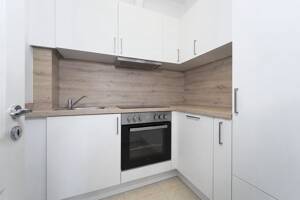 Ruhiges Wohnen auf der Altstadtinsel: Großzügige Wohnung mit Wintergarten und Innenhof! – 23552 Lübeck – Vorschaubild 6