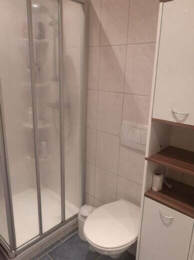 85qm,4ZKB mit Dusche, Badewanne und WC, Gäste-WC, Balkon, Schwimmbad und Sauna – Bremerhaven – Vorschaubild 8