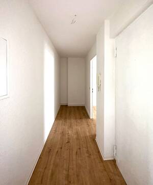 Süße Dachgeschosswohnung mit Wannenbad – 39108 Magdeburg – Vorschaubild 3