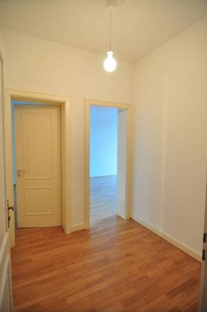 Schicke, individuelle 2,5-3 Zi. Whg. in begehrter City-Lage mit Balkon – 65185 Wiesbaden – Vorschaubild 5