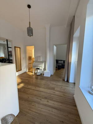 Stadthaus-Feeling: Großzügige Wohnung mit separatem Office und eigenem Parkplatz – 22089 Hamburg – Vorschaubild 5