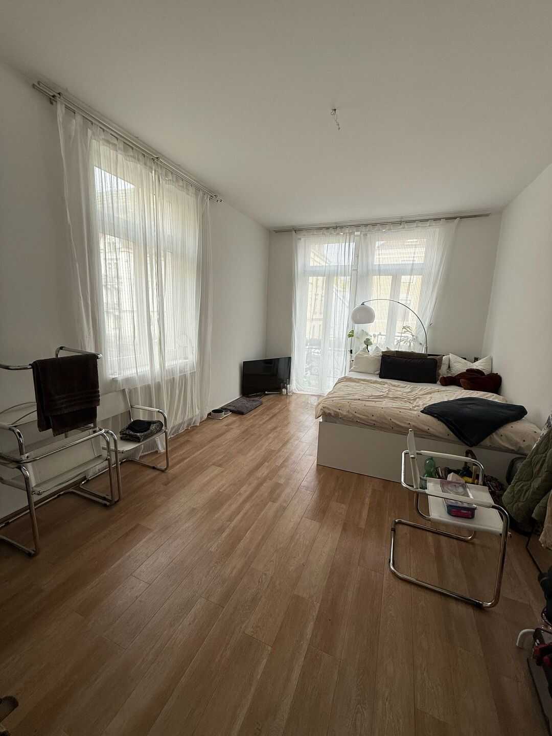 Schönes Zimmer mit eigenem Balkon in 4er WG – Würzburg – Vorschaubild 2