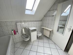 *Nähe Klinikum-Leverkusen* 2- Zimmer Dachgeschoss - Wohnung ohne Balkon – 51375 Leverkusen – Vorschaubild 2