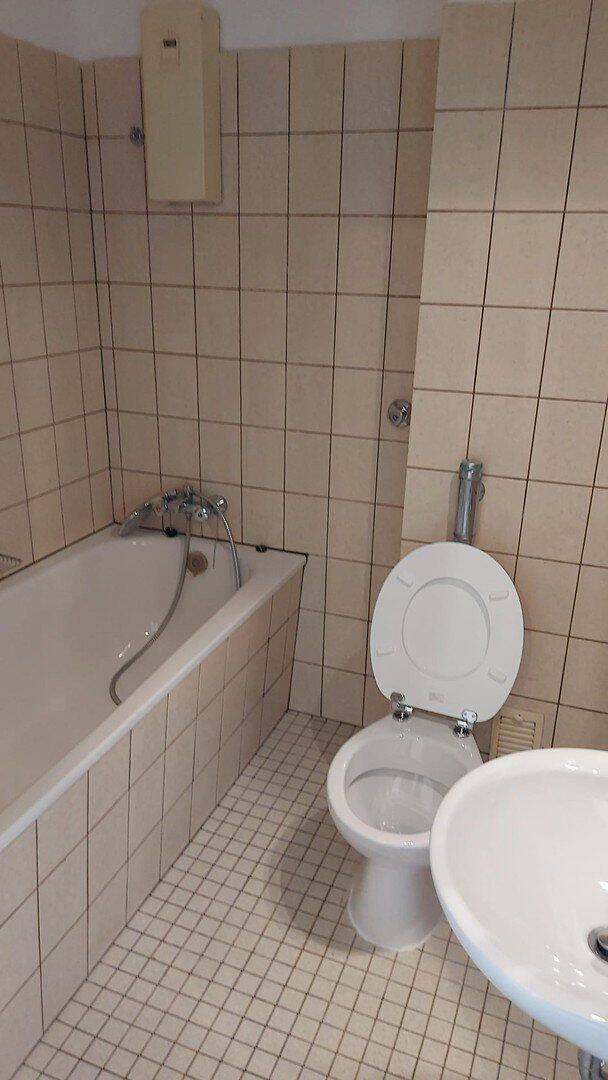 Stilvolle 1,5 Zimmer-Wohnung und großer Küche mit Balkon in Essen, 45326 – Essen – Vorschaubild 5