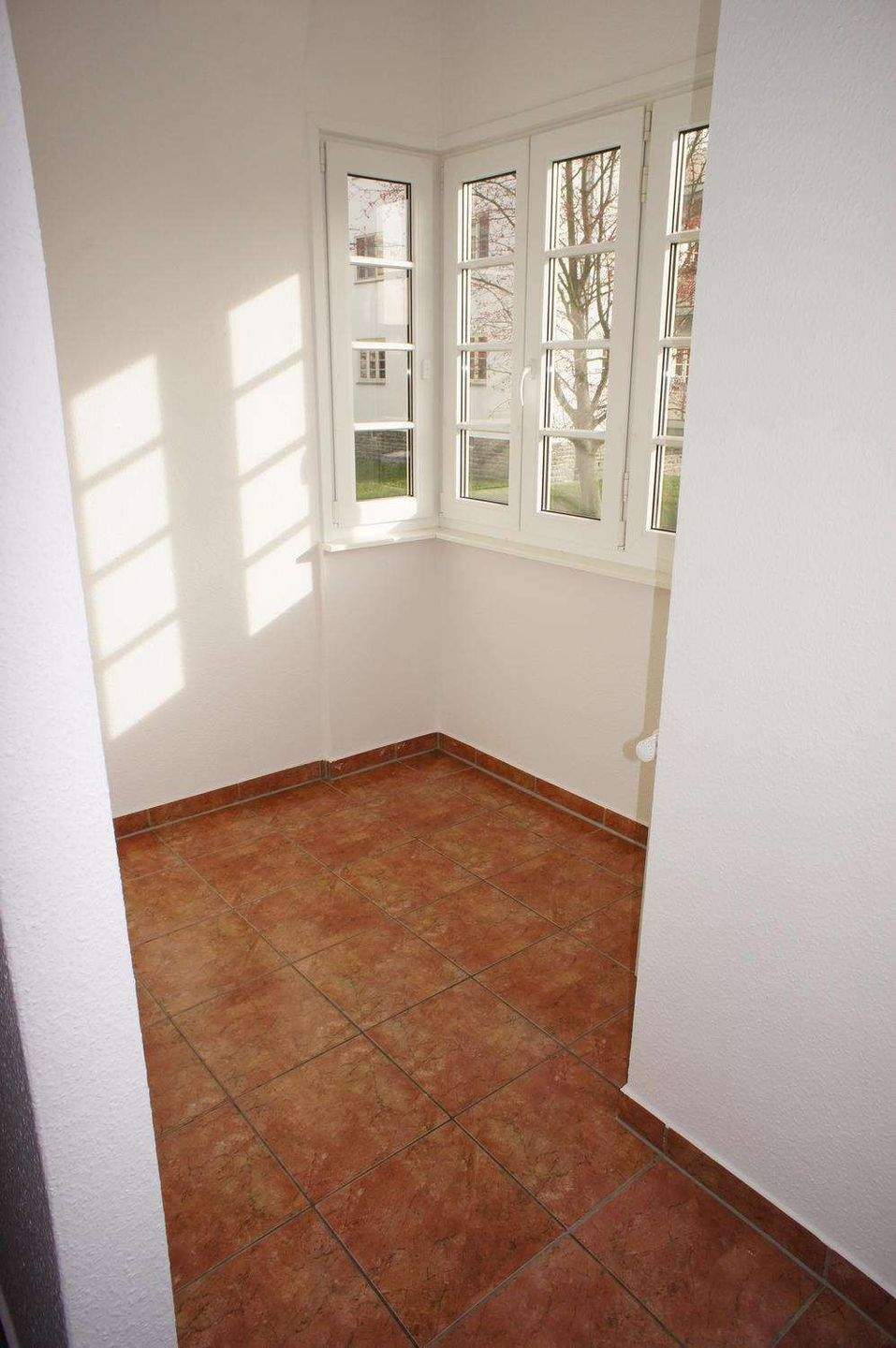 1.Og - Bad mit Fenster + Dusche + Balkon am Wohnzi. – Chemnitz – Vorschaubild 3