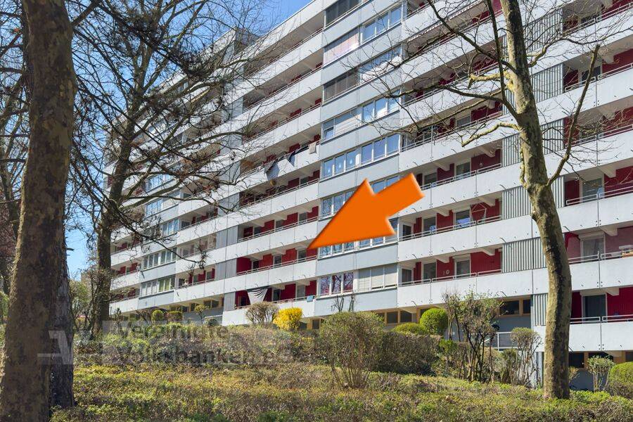 4-Zimmerwohnung mit Balkon in gutem Zustand. Frei nach Verkauf – Reutlingen – Vorschaubild 2