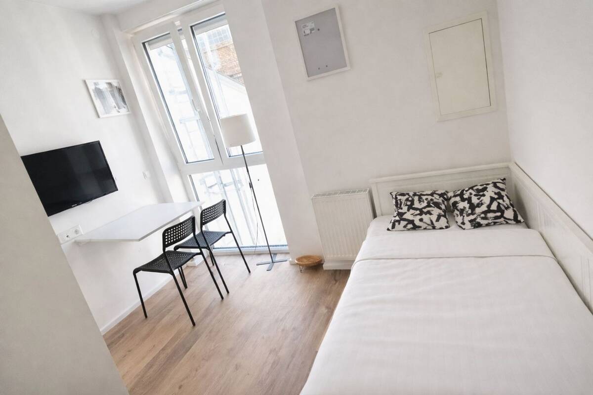 Stuttgart-Stöckach: Vollmöbliertes Studio in kulturell lebendiger Lage – 70190 Stuttgart – Bild 1 von 9