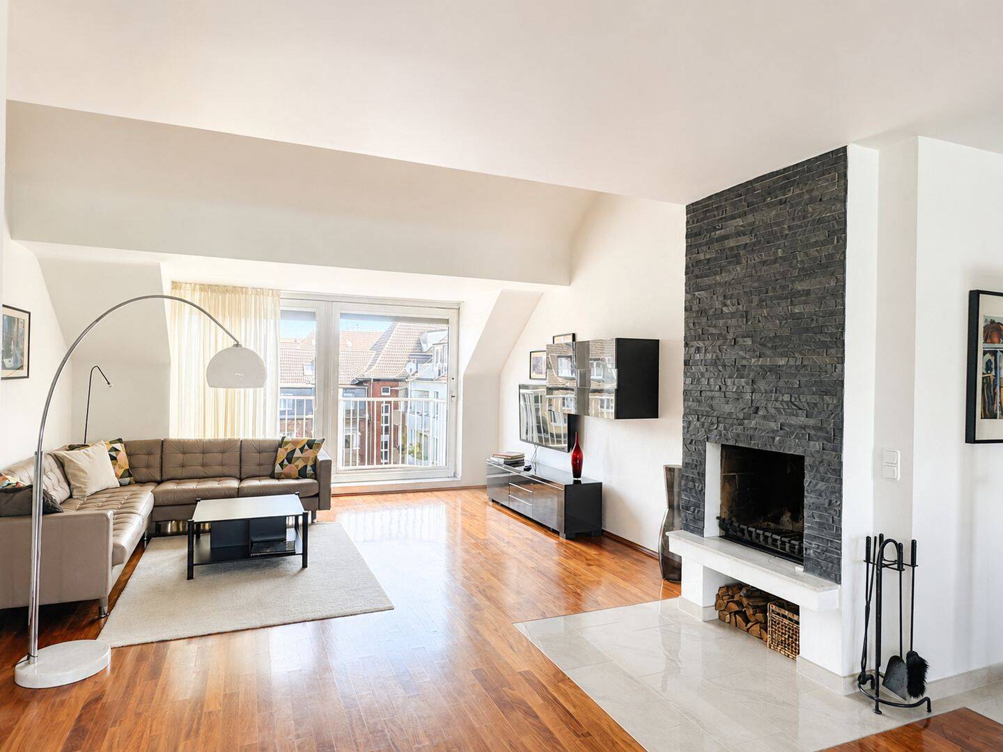 Maisonette-Wohnung mit direktem Fahrstuhlzugang und zwei Dachterrassen – Düsseldorf – Vorschaubild 3