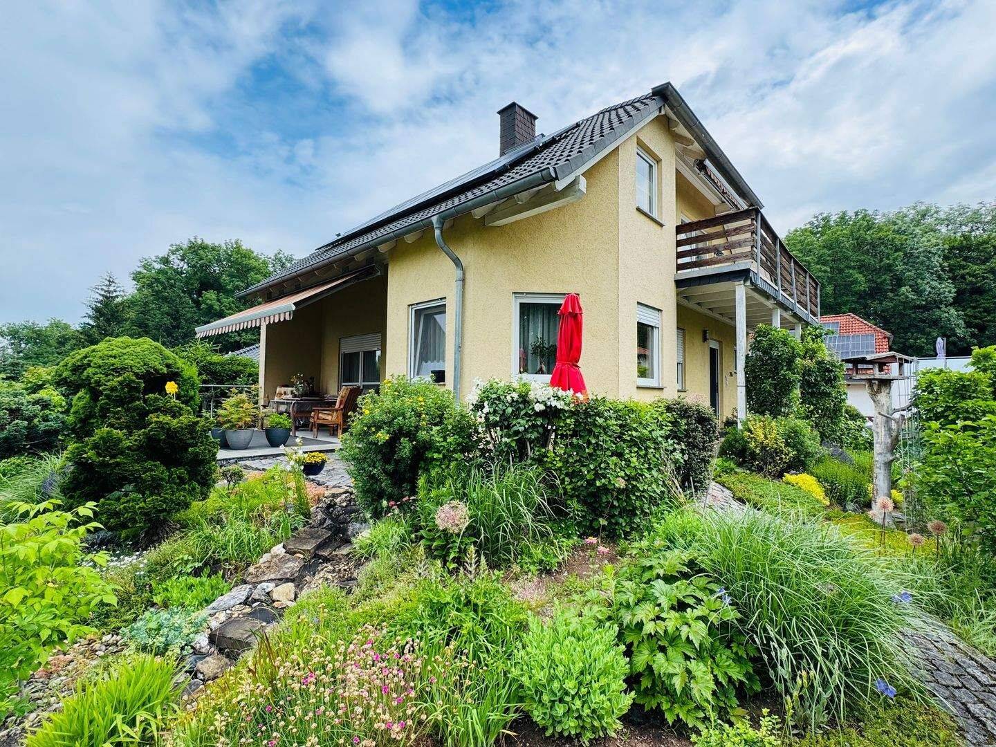 Zwei Wohnungen oder ein Zuhause für die große Familie mit liebevoll angelegtem Garten, Photovoltaikanlage, in ruhiger Wohnlage! – Amt Wachsenburg – Vorschaubild 3