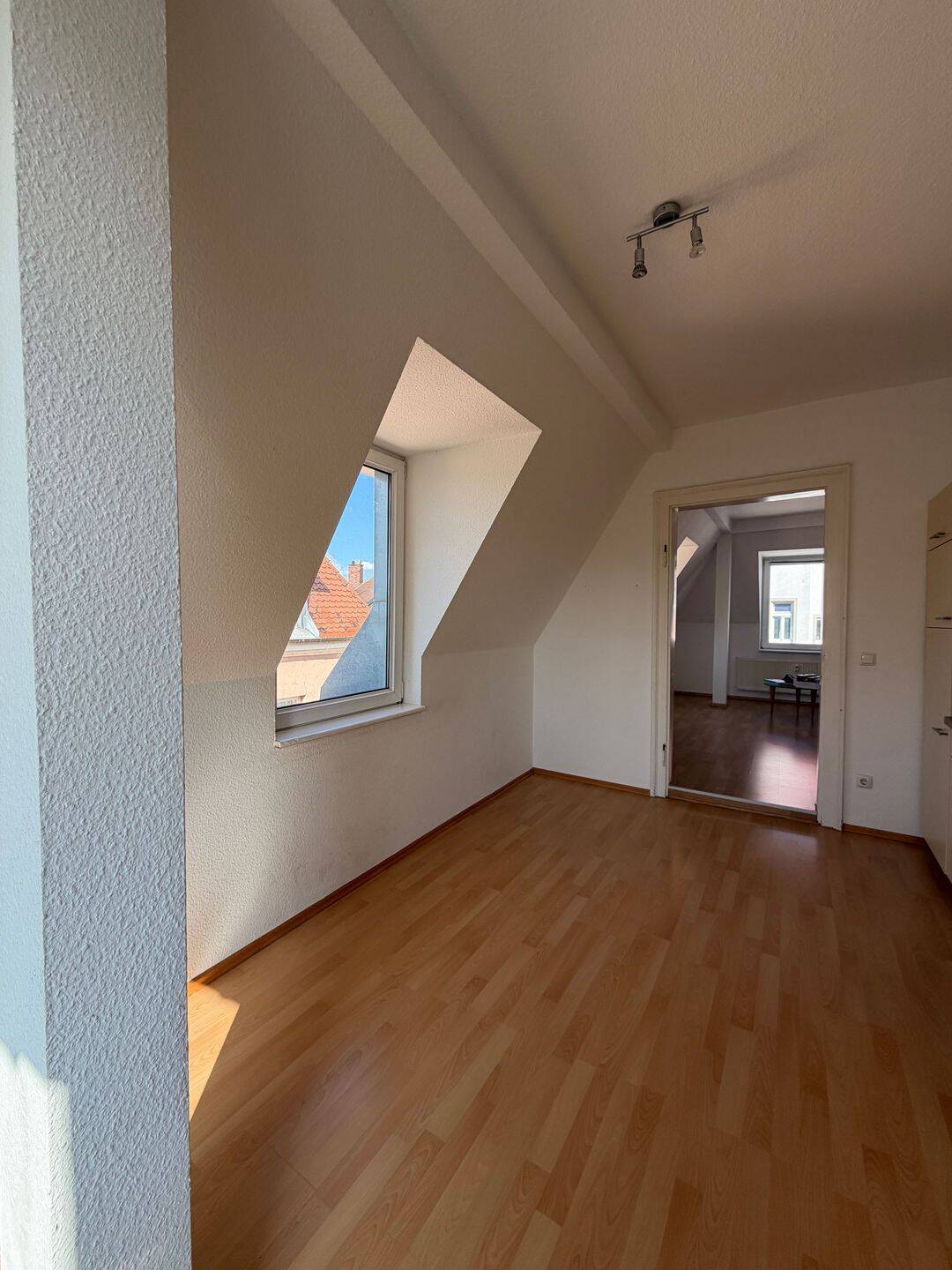 Sonnige 2,5-Zimmerwohnung an der Wertach | EBK | ab 01.08 – Augsburg – Vorschaubild 3