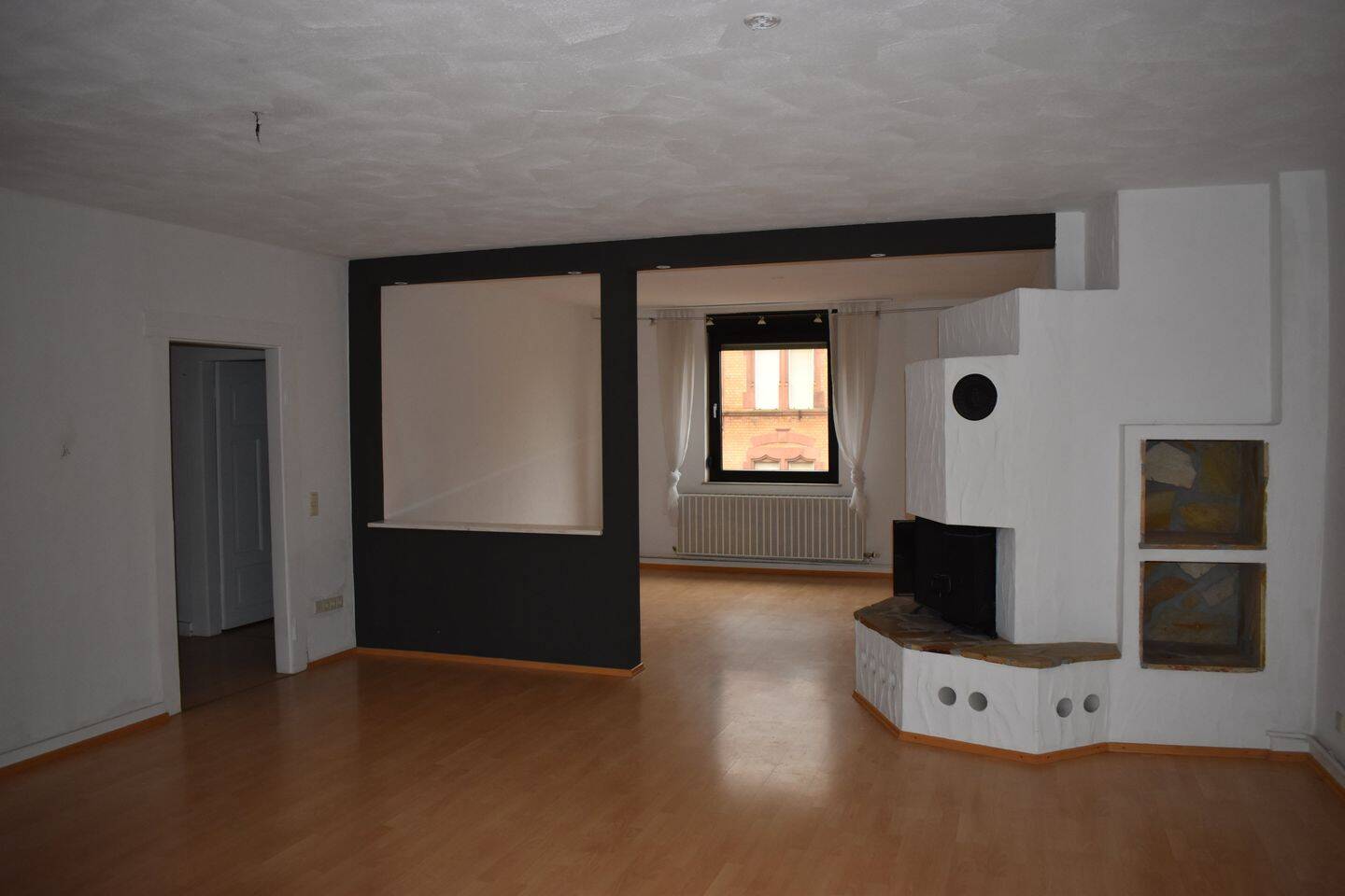 Stilvoll wohnen: 4 Zimmer & EBK.