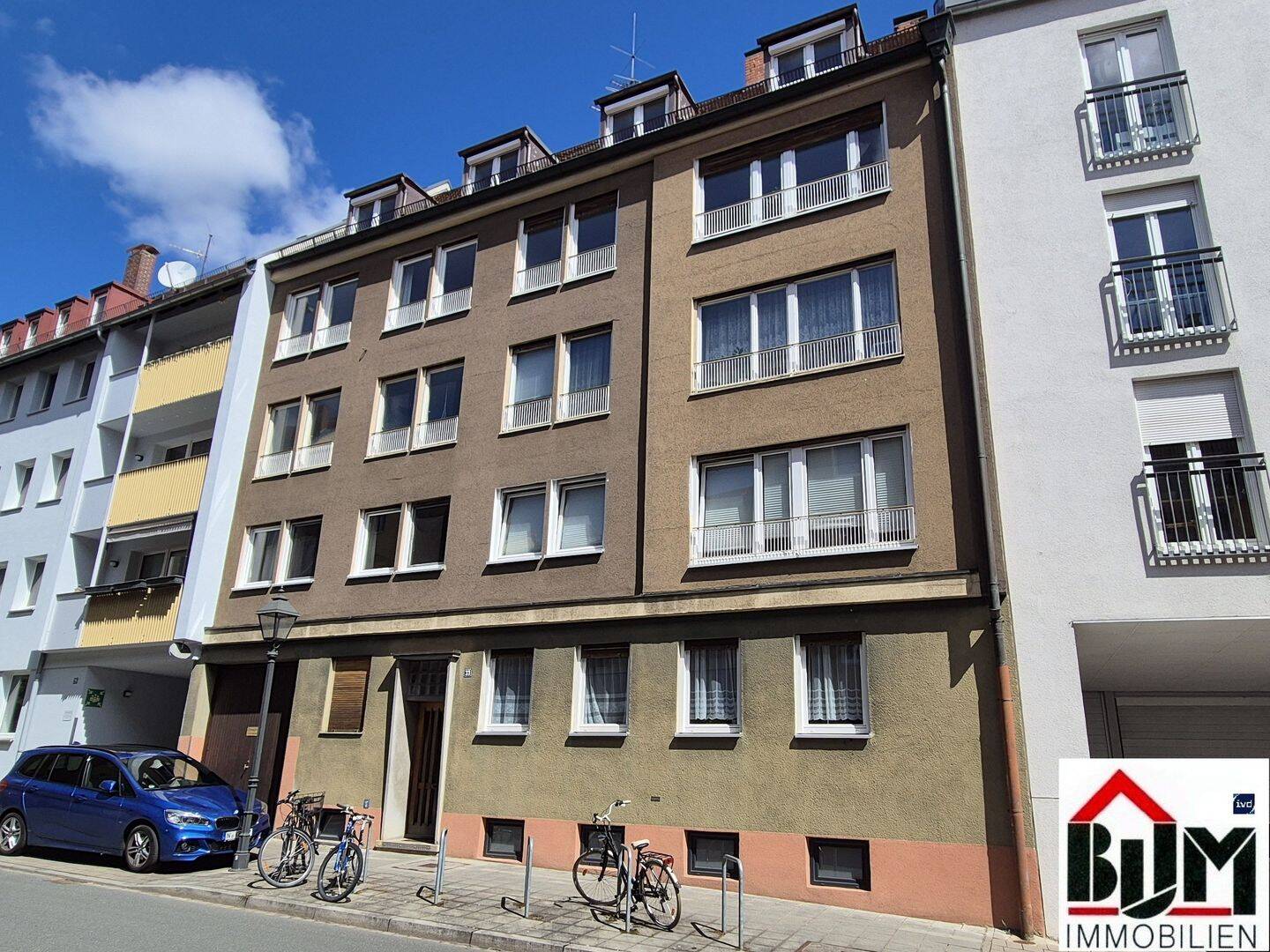 *Nürnberg-Altstadt - 3 Zimmer - Dachgeschoss - grosszügig - Kücheneinrichtung möglich - Bad mit Fenster*
