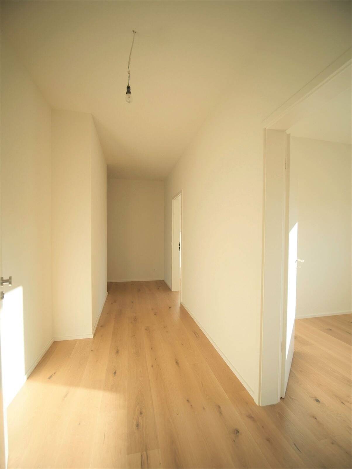 Neuwertige 3-ZKB ETW mit Balkon, EBK, Stellplatz – Saarbrücken – Vorschaubild 8