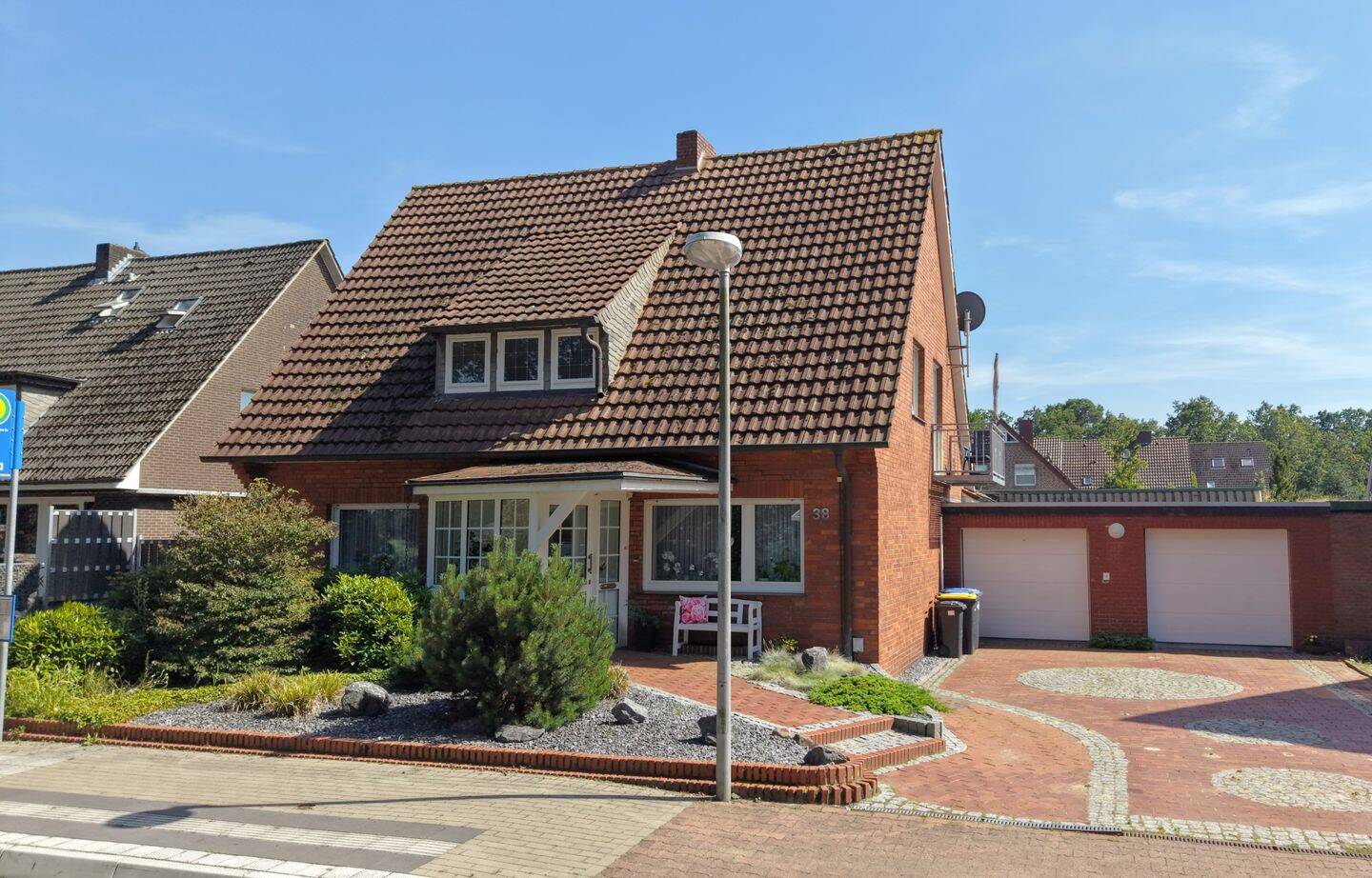 Charmantes Einfamilienhaus mit Wintergarten, Doppelgarage und vielseitigen Nutzungsmöglichkeiten – Lingen (Ems) – Vorschaubild 5