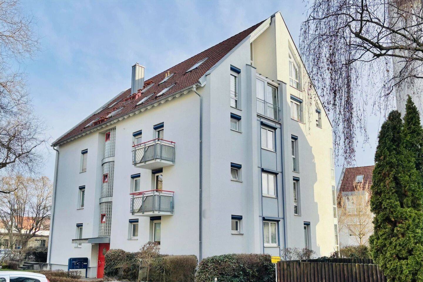 Ansprechende 2 ½-Zimmer-Maisonette-Wohnung mit Balkon in toller Lage