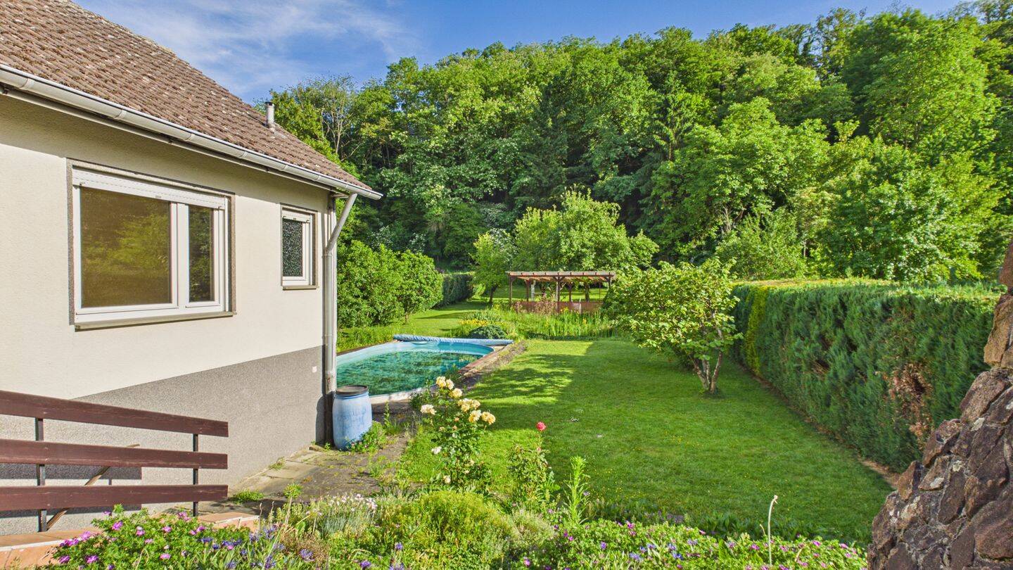 1517 m² Freiheit - freistehender Bungalow mit Pool und großem Garten in Sinzig zu verkaufen – Sinzig – Vorschaubild 4